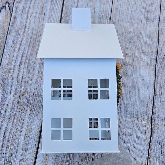 New Home Refelections 10" Illuminated Metal House with Wreath - Picture 5 of 7